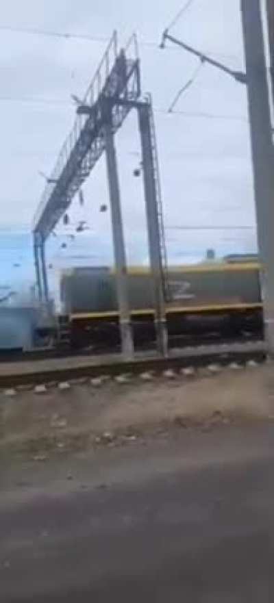 Russia deploys armoured trains ? ? (filmed in Melitopol area)