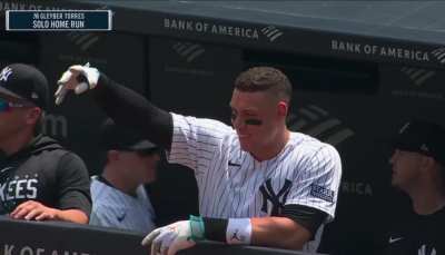 [Highlight] [Highlight] Gleyber Torres smashes a solo homer to give the Yankees an early lead. Torres now leads all AL second basemen with 18 home runs