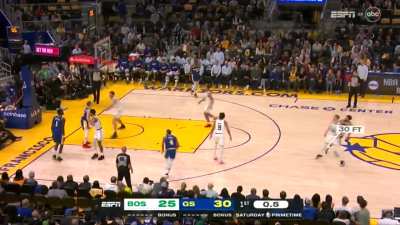 [Highlight] Steph Curry sinks a 30 footer to beat the 1st quarter buzzer