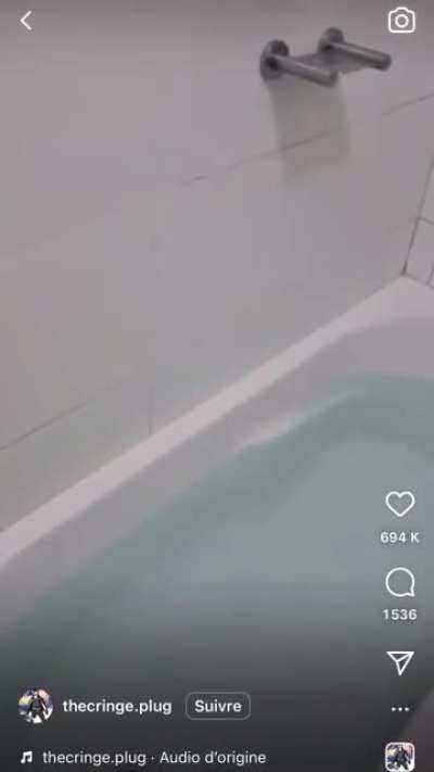 The colors of this bathbomb