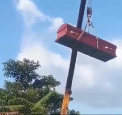 to carry the coffin properly