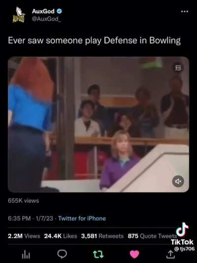 American Football x Bowling ?