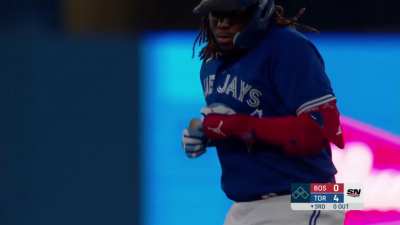 [Highlight] Vladimir Guerrero Jr. hits an absolute laser 117.5mph for a 447ft 2-run home run!
