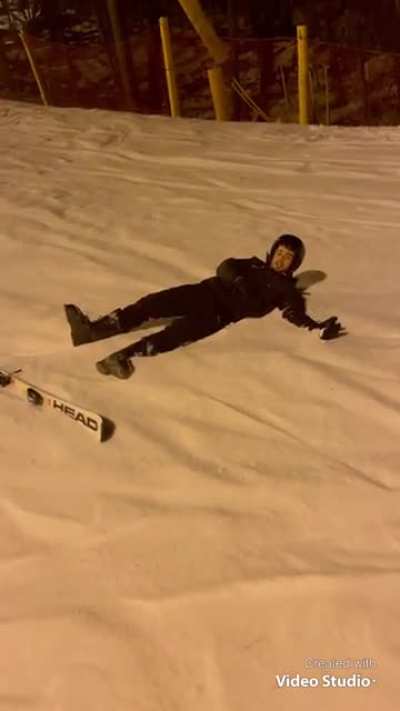 i aspire to be that guy at the end who effortlessly skis by and may even be purposefully slowing down to make sure that other guy realizes he wasn’t even going that fast to warrant a wipeout like that