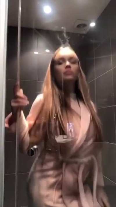 Damn what a lovely dance ;)