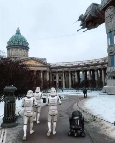 3D artist creates live emporer army (credits to lineysfilm on ig)