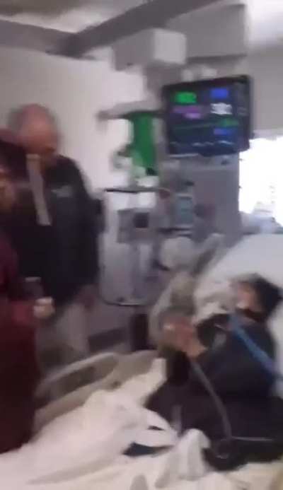 Principal goes out of his way to give a student's mom her dying wish to see her son graduate ?