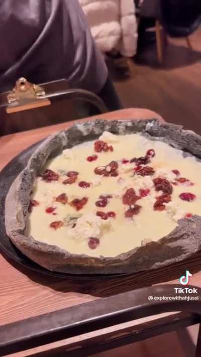 "Bomb" Pizza (xpost r/PizzaCrimes)
