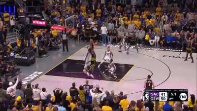 [Highlight] Kevon "OLoonjuwon" Looney Grabs the Offensive Board for a Steph Curry 3 to Give the Warriors a 12 point Lead going into the Half
