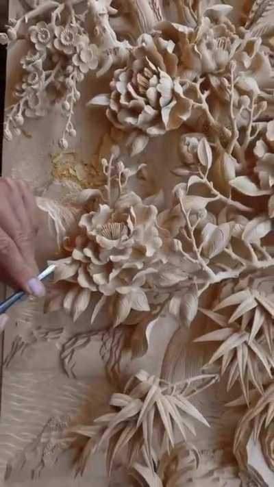 Wood carving by Ahmad Alhaj Ibrahim, The precision &amp; attention to detail here is simply astonishing.