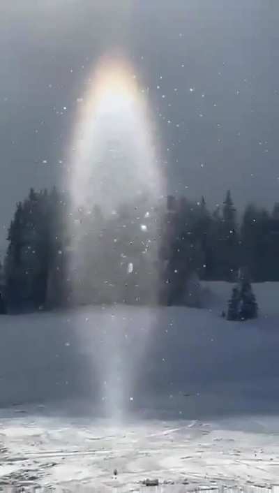 ?light pillar on the slopes of Austria, caused by light reflecting off countless ice crystals in the air