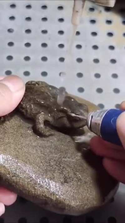 Carving a rock into a hyper-realistic frog