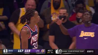 [Highlight] Claxton Finishes Lob Over Lebron in Emphatic Fashion