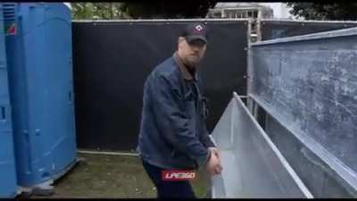 Tourist Mistakes Urinal for Sink in Amsterdam