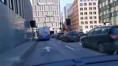 Bus vs low tunnel