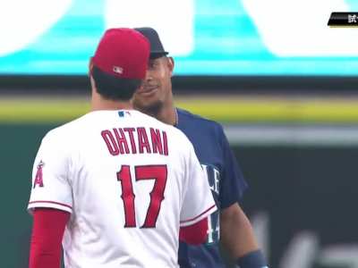 [Highlight] [Highlight] Ohtani apologizes to Julio during batting practice for hitting him with a pitch during Friday's game