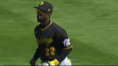 [Highlight] [Highlight] McCutchen makes the second outstanding catch by the Pirates in the outfield to save 2 runs in the 7th