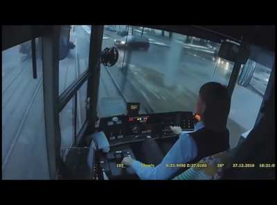 Please take a closer look at the rail driver's reaction.. ?‍♂️