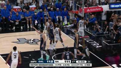 [Highlight] Wemby with 5 fouls gets the dunk and 1 to give the Spurs the lead late in the 4th!