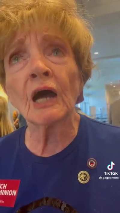 Racist bigoted lady says “Muslim people aren’t welcome” at a GOP event