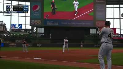 [Highlight] Ryan John "Rowdy" Tellez hits a 2-run shot to put the Brewers up at the bottom of the 7th!