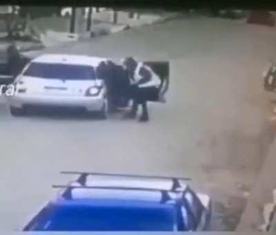 WCGW robbing a guy and not taking his car keys