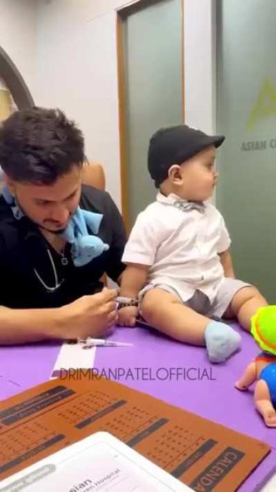 This Pediatrician vaccinating his patient