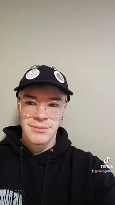 Person makes "conservative goth" their entire online identity