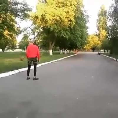 Jumping over moving scooter ?‍♂️