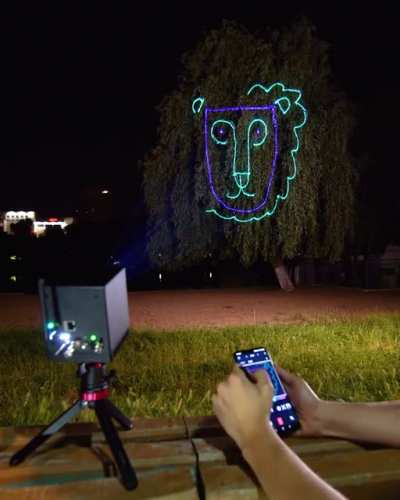 Drawing a lion on a tree with LaserCube