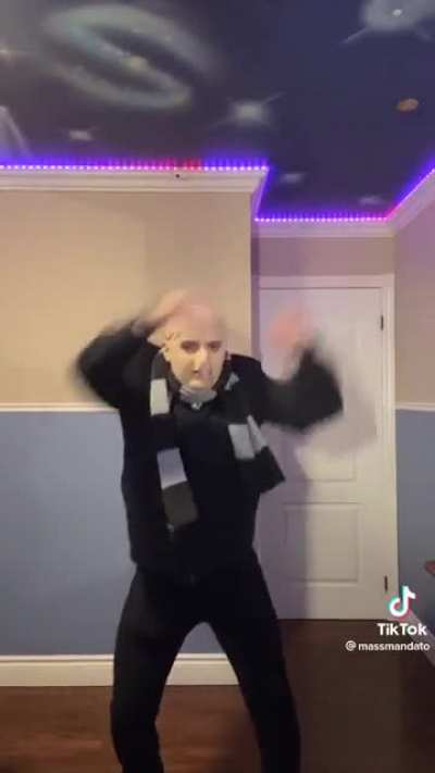Sexy Dancer Gru.