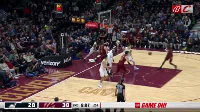 [Highlight] Kevin Love stops the 4 on 1 fastbreak, then Mobley gets the easy dunk on the other end