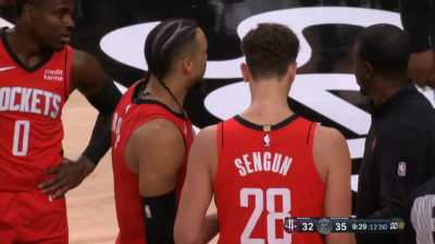 [Highlight] Altercation between Amen Thompson and Jeremy Sochan. Dillon Brooks and Zach Collins get technical fouls.