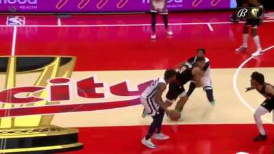 [Highlight] Smart dimes Ziaire Williams for the dunk