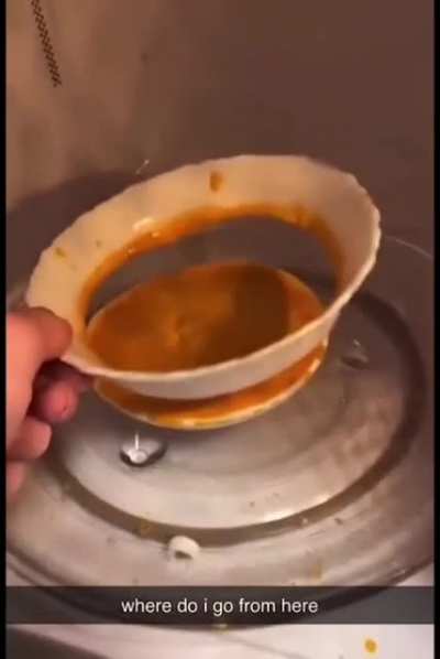 How to remove soup from the microwave