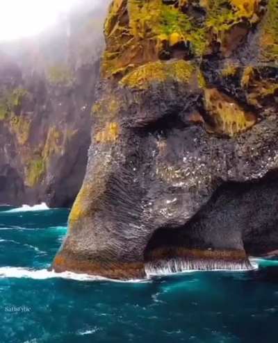 ? Elephant Rock, Iceland