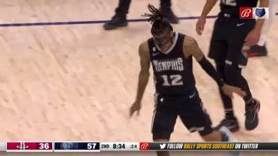 [Highlight] Ja gets the flashy assist and tells the crowd "I'm Back"
