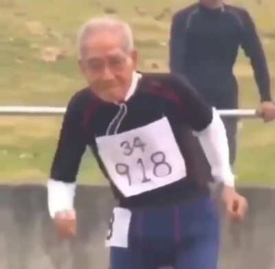 102 year old man giving his best shot to get the first place. Wholesome!