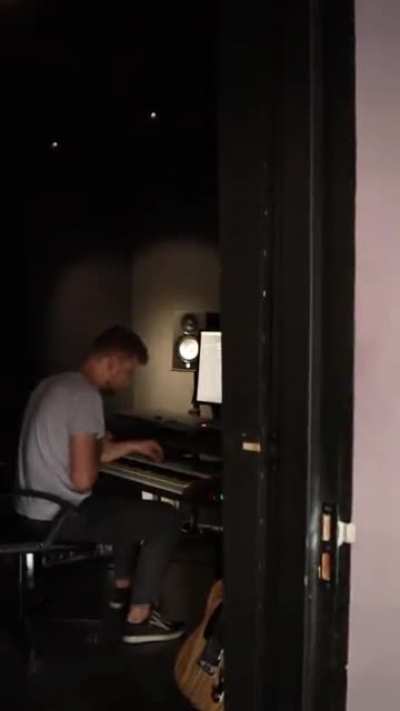 dude made a song using empty beer bottles