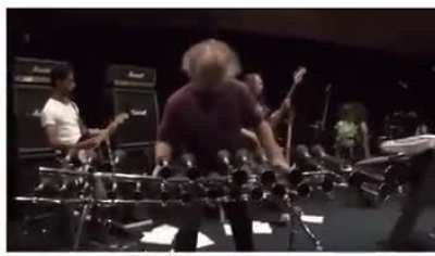 Drop in with the heavy riff!