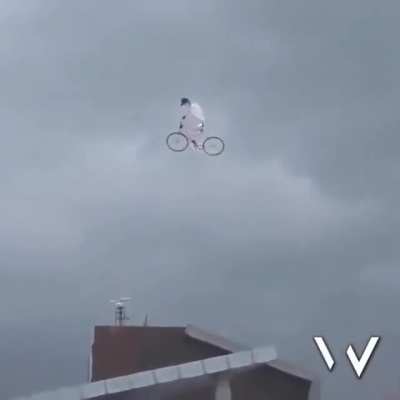 Kite design made to emulate riding a bike