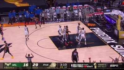 [Highlight] Mikal Bridges fakes the pass and drains the 3 to put the Suns up 18