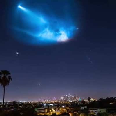 SpaceX falcon 9 leaving Earth's atmosphere and created a "Twilight Phenomenon"