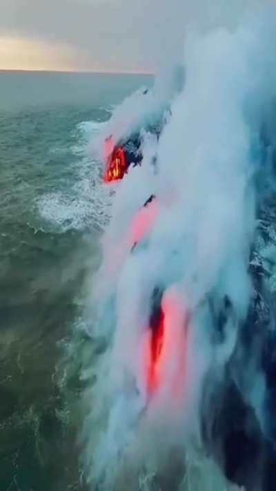 ? Magma flowing into the Pacific Ocean, Hawaii