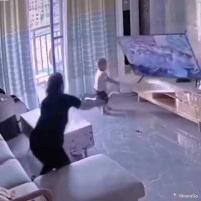 Why would you put a mat under the TV!?