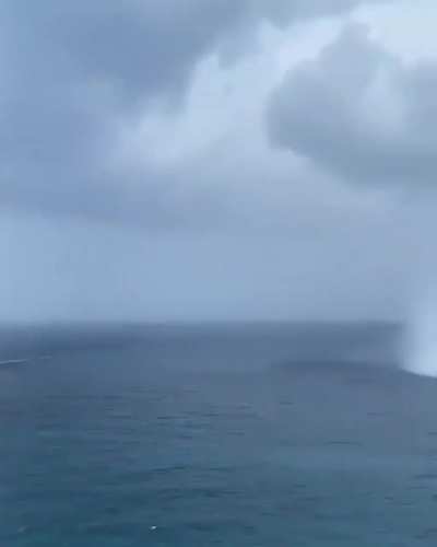 Three Waterspouts simultaneously in the Gulf of Mexico ?️