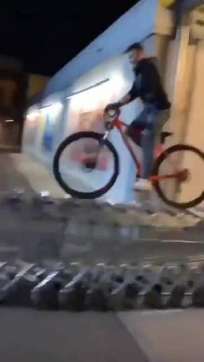 WCGW when cycling on shopping carts