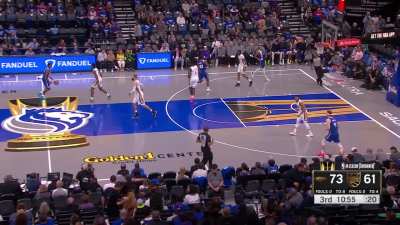 [Highlight] Brandon Ingram goes between the legs to euro-step into one-legged contested fadeaway for the very difficult bucket