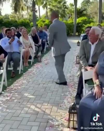 This guy is hilarious ?