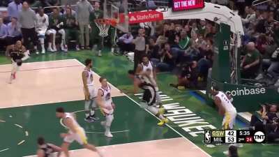 [Highlight] Giannis goes coast to coast with a few carries for the slam dunk